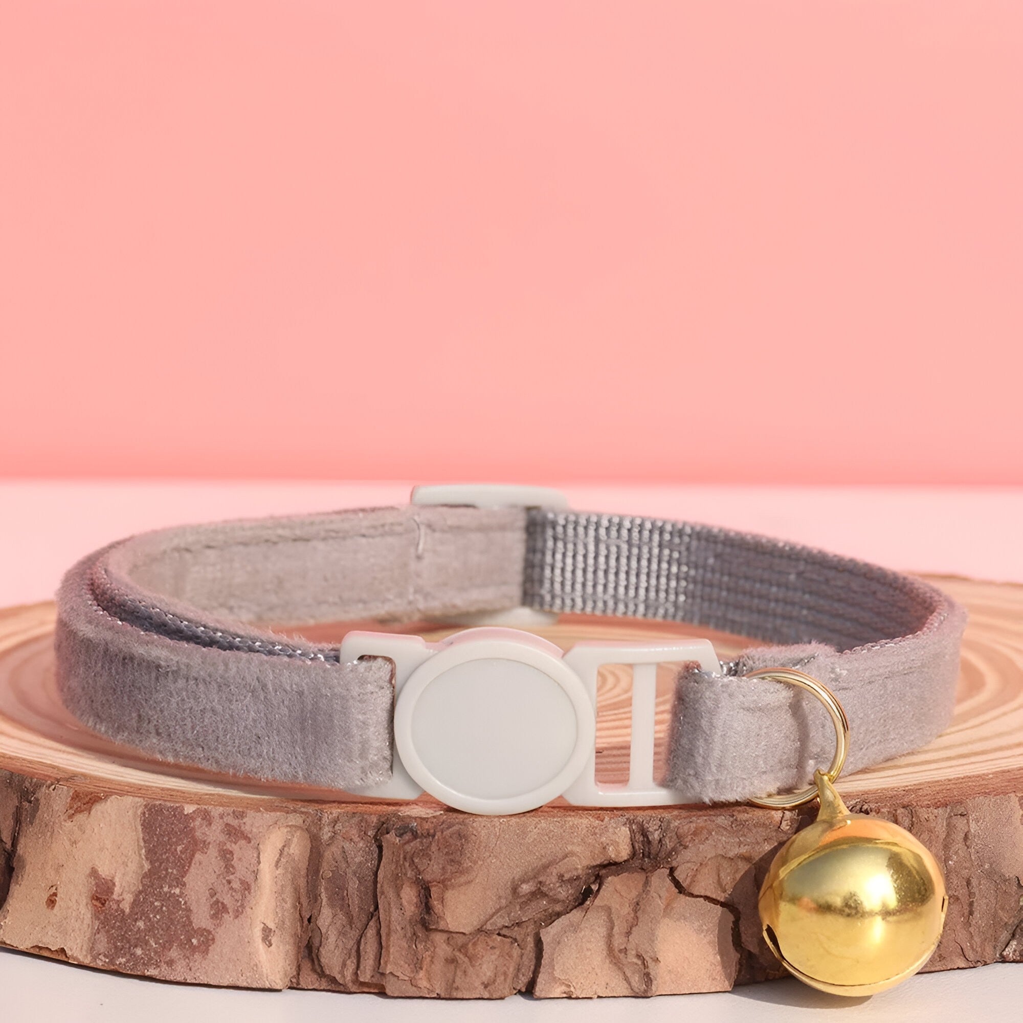 Collier Léopard Chic avec Clochette Dorée – Élégant, Réglable et Sécurisé