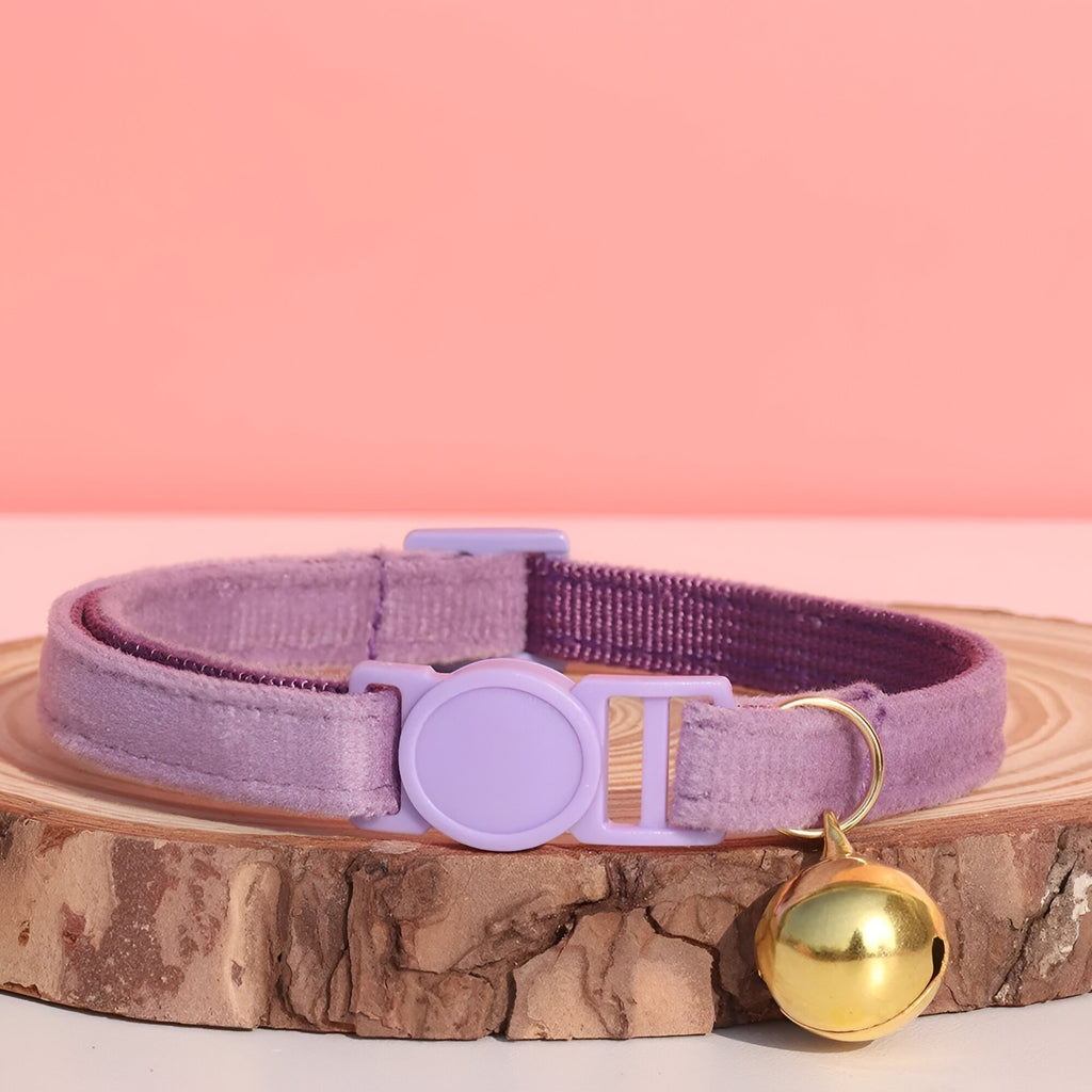 Collier Léopard Chic avec Clochette Dorée – Élégant, Réglable et Sécurisé