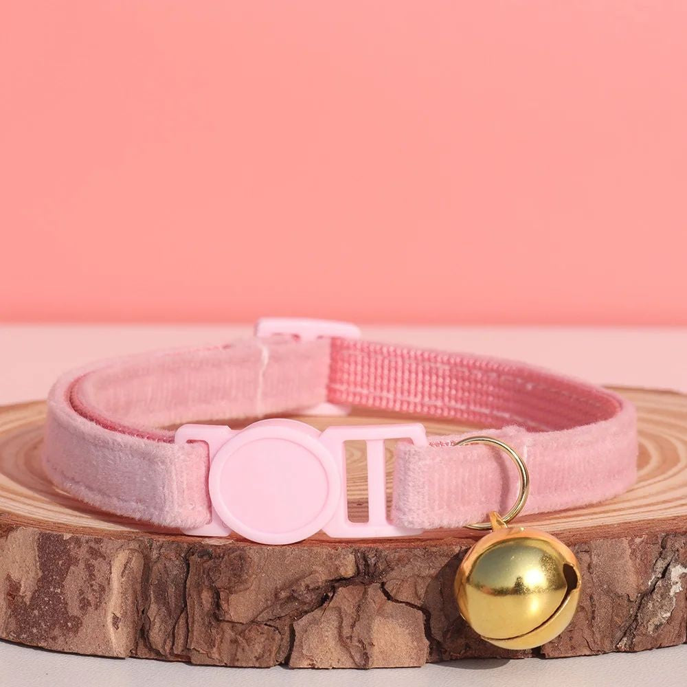 Collier Léopard Chic avec Clochette Dorée – Élégant, Réglable et Sécurisé