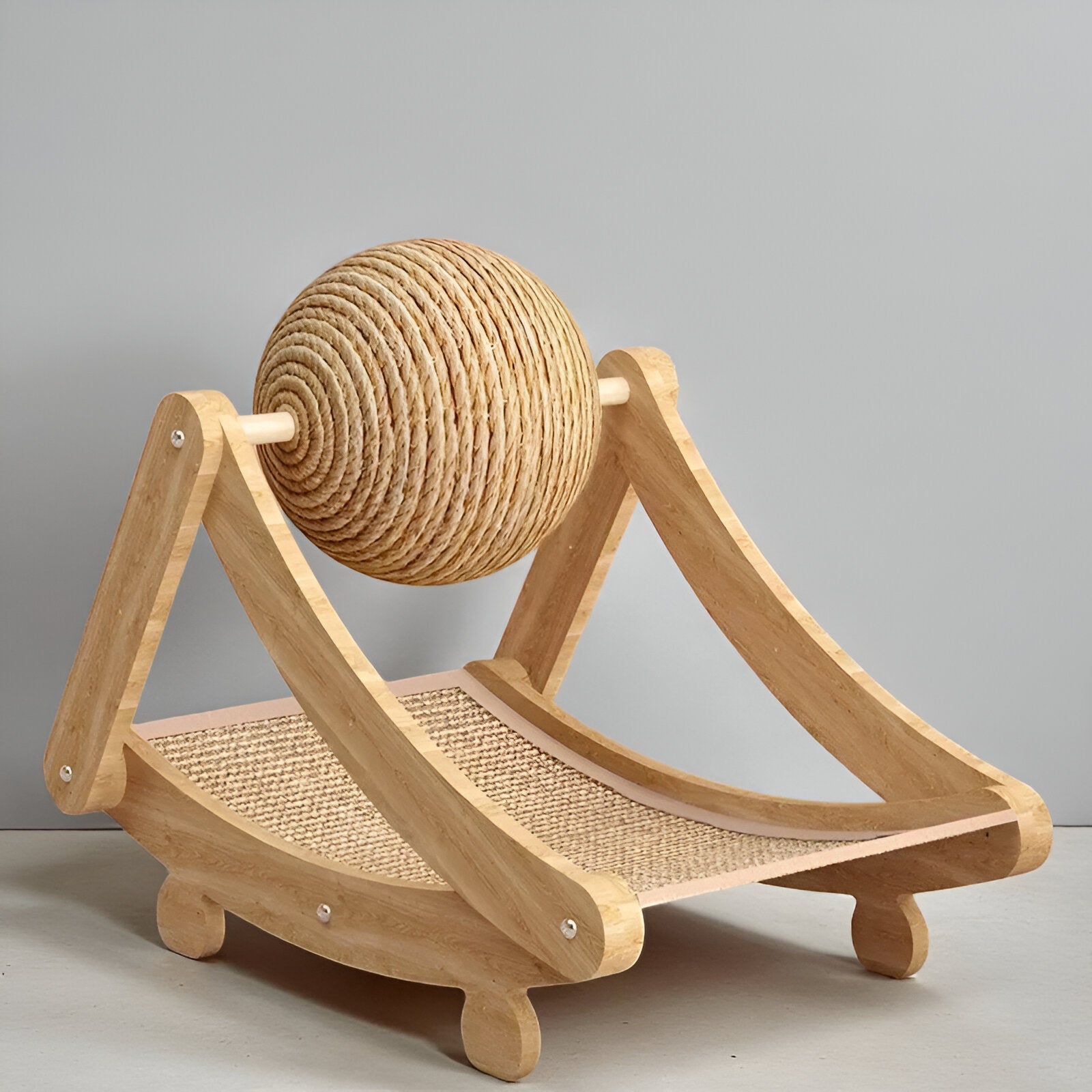 Griffoir Repose-chat en rotin avec jouet