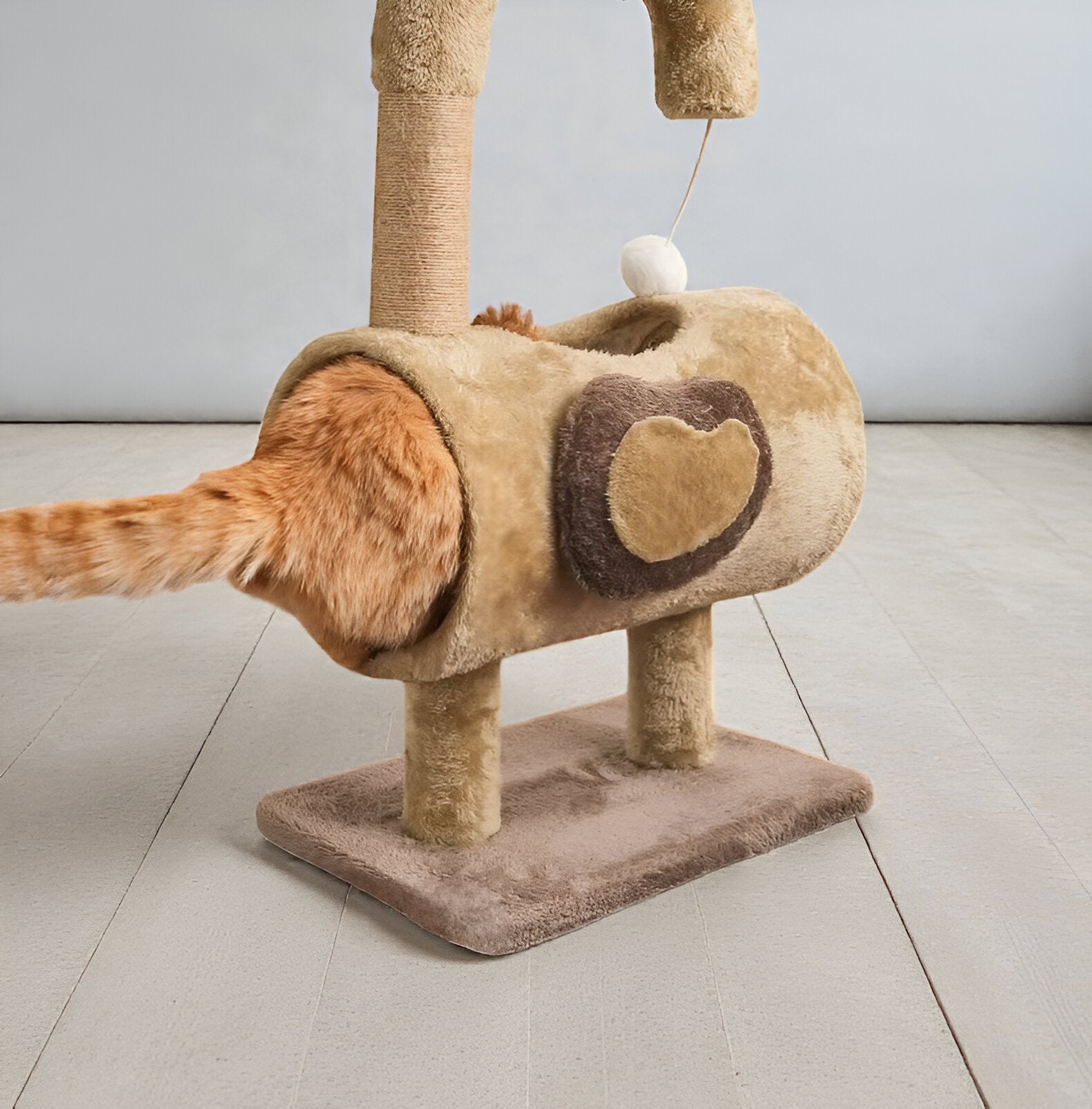 Griffoir câlin avec jouet suspendu