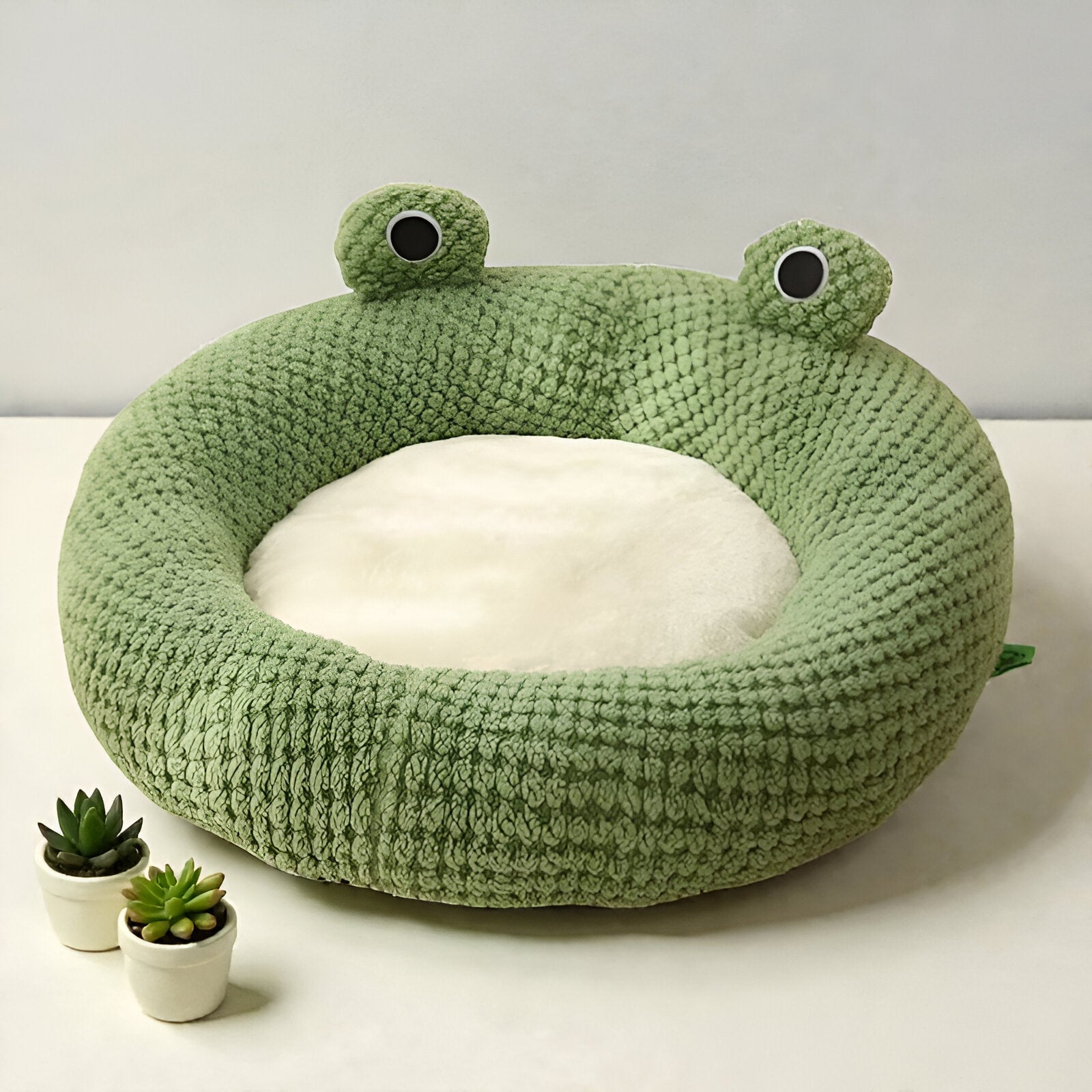 Lit pour chat en forme de grenouille